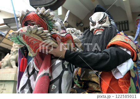 石見神楽 スサノオノミコトの大蛇退治 神社で奉納 石見神楽 スサノオノミコトの大蛇退治 神社で奉納 122585011