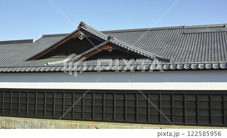 城下町の瓦屋根 122585956