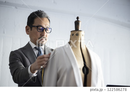 かっこいい仕立て屋さん 122586278