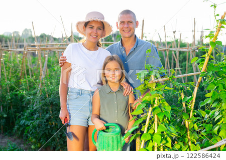 Portrait of happy family Portrait of happy family 122586424