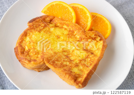 ふわふわしっとりフレンチトーストオレンジ添え ふわふわしっとりフレンチトーストオレンジ添え 122587119