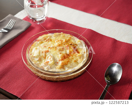 Macaroni Gratin dish on table. easy lunch 122587213