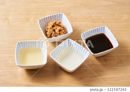 発酵調味料　味噌、味醂、醤油、酢 122587265