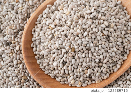 ホワイトチアシードのクローズアップ 122589716