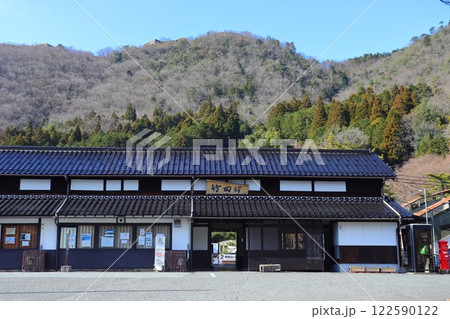 竹田駅と背後にそびえる竹田城跡 竹田駅と背後にそびえる竹田城跡 122590122