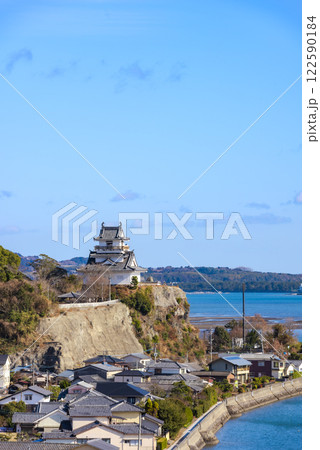杵築城と海を望む青空の風景 杵築城と海を望む青空の風景 122590184
