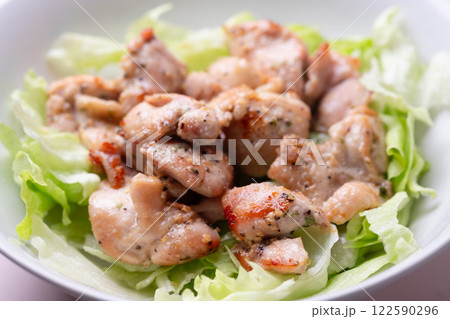 チキンサラダのイメージ　(写真素材) 122590296