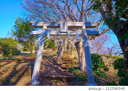 春の神奈川県二宮町の吾妻山 浅間神社の鳥居 春の神奈川県二宮町の吾妻山 浅間神社の鳥居 122590540