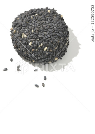 黒胡麻団子を白背景で撮影 黒胡麻団子を白背景で撮影 122590752
