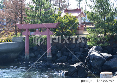 レインボービーチから見た風景・厳島神社 122590797