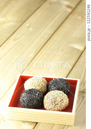 白と黒の胡麻団子 白と黒の胡麻団子 122591246