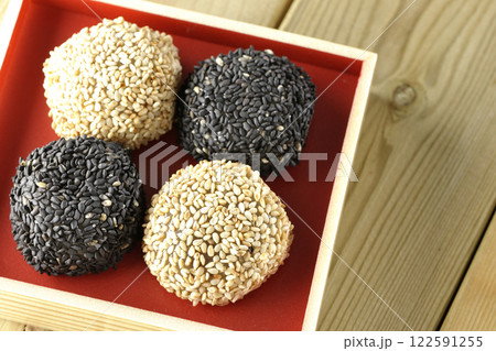 白と黒の胡麻団子 白と黒の胡麻団子 122591255