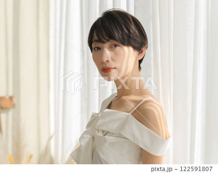 ミドル女性の美容・スキンケアイメージ 122591807