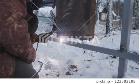Professional worker performs welding work 122592199