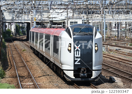 横須賀を走る成田エクスプレス 122593347