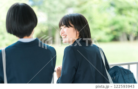登校・下校・通学する小学生・中学生・高校生 登校・下校・通学する小学生・中学生・高校生 122593943