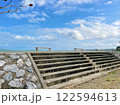 【沖縄県】具志川ビーチの階段とベンチ 122594613