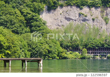 十和田湖畔　桟橋のある風景 122596597