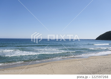 宮崎のサーフスポットで有名な恋ヶ浦海岸 宮崎のサーフスポットで有名な恋ヶ浦海岸 122597268