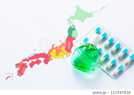 日本列島の花粉飛散状況とカプセル薬と目薬 122597816
