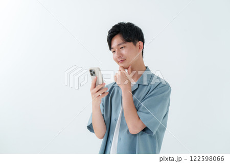 男性 スマートフォン 男性 スマートフォン 122598066