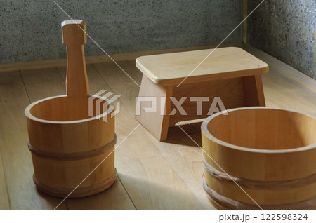 日本のレトロな風呂道具　青森、平川市 122598324