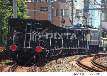 宇都宮線：宇都宮貨物ターミナル行のバラスト輸送列車（EF65形牽引） 122599400