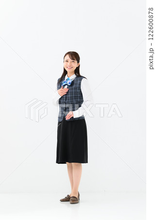 女性　制服　ビジネス　全身 122600878