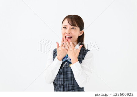 女性　制服　ビジネス　驚く 122600922