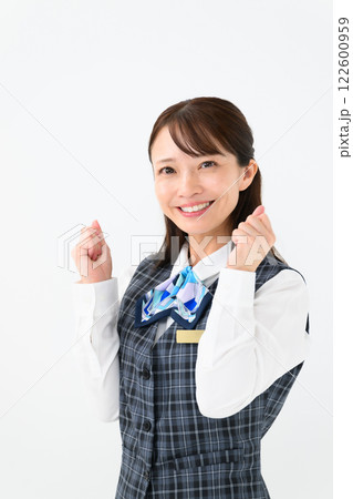 女性　制服　ビジネス　ガッツポーズ 122600959