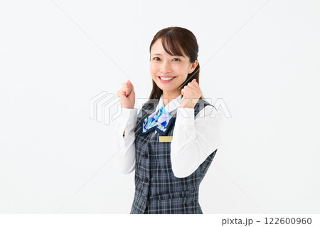 女性　制服　ビジネス　ガッツポーズ 122600960