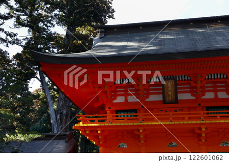 多彩な魅力の千葉（香取神宮の楼門は社殿と同じく国の重要文化財で1700年に徳川綱吉の命により造営。） 122601062