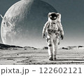 未知の惑星の上を歩く宇宙飛行士 122602121