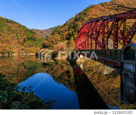 奥多摩紅葉　家族旅行　日帰り旅行 122603185
