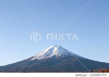 View of landscape fuji mountain in winter at Lake Kawaguchi 122605779