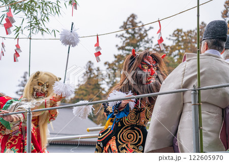 多賀大社の節分祭、鬼の舞〈滋賀県犬上郡〉 122605970