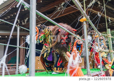 多賀大社の節分祭、鬼の舞〈滋賀県犬上郡〉 多賀大社の節分祭、鬼の舞〈滋賀県犬上郡〉 122605978