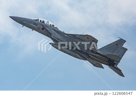 青空を飛行する戦闘機 青空を飛行する戦闘機 122606547