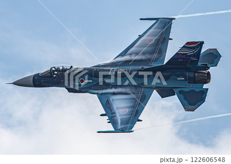大空を飛ぶ戦闘機 大空を飛ぶ戦闘機 122606548