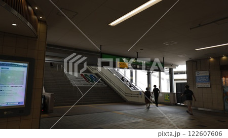 東急の武蔵小杉駅中央口1、JRとの乗り換え連絡通路にもなっている 東急の武蔵小杉駅中央口1、JRとの乗り換え連絡通路にもなっている 122607606