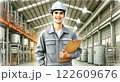 工場で仕事をする作業員 122609676
