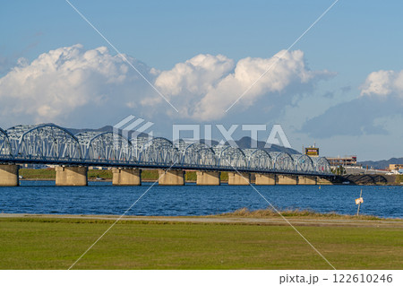 【徳島】吉野川に架かる吉野川橋 【徳島】吉野川に架かる吉野川橋 122610246