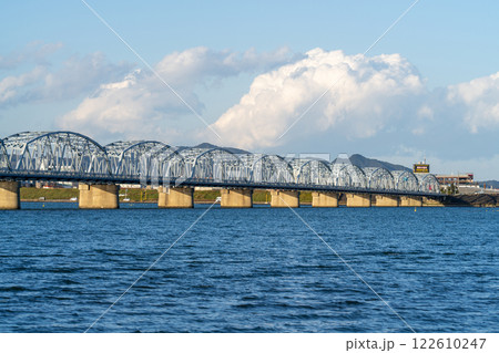 【徳島】吉野川に架かる吉野川橋 【徳島】吉野川に架かる吉野川橋 122610247