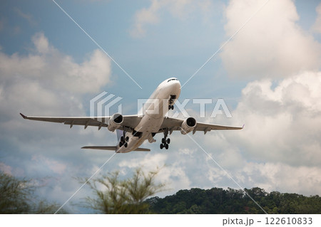 takeoff of a wide-body aircraft from the airport 122610833