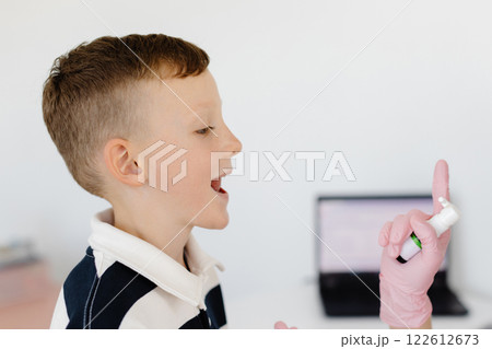 An allergist uses a spray for a patient to treat allergies. Allergen-specific immunotherapy 122612673