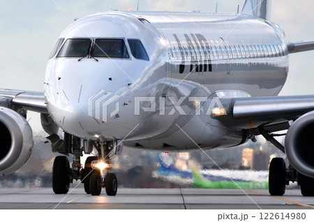 J-AIR ERJ-190-1000STD福岡空港タキシング J-AIR ERJ-190-1000STD福岡空港タキシング 122614980