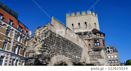 medieval city wall from the 13th century with the severins gate castle in cologne medieval city wall from the 13th century with the severins gate castle in cologne 122615014
