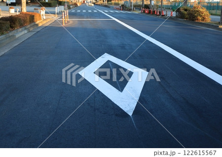 ダイヤマーク(道路標示) イメージ ダイヤマーク(道路標示) イメージ 122615567