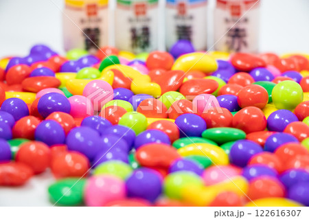 カラフルなお菓子 着色料イメージ カラフルなお菓子 着色料イメージ 122616307