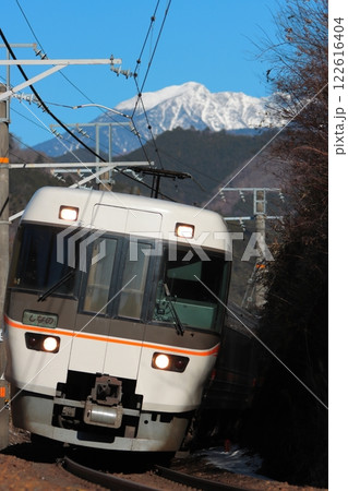 美しく駒ヶ岳を背景に駆け抜ける383系特急しなの号_2025/1/25撮影 122616404